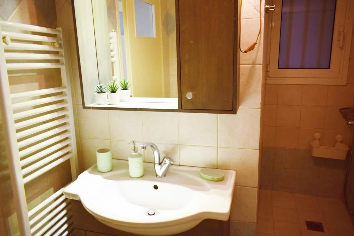 Stylish Apt In The Historic Heart Of The City Athen Eksteriør billede